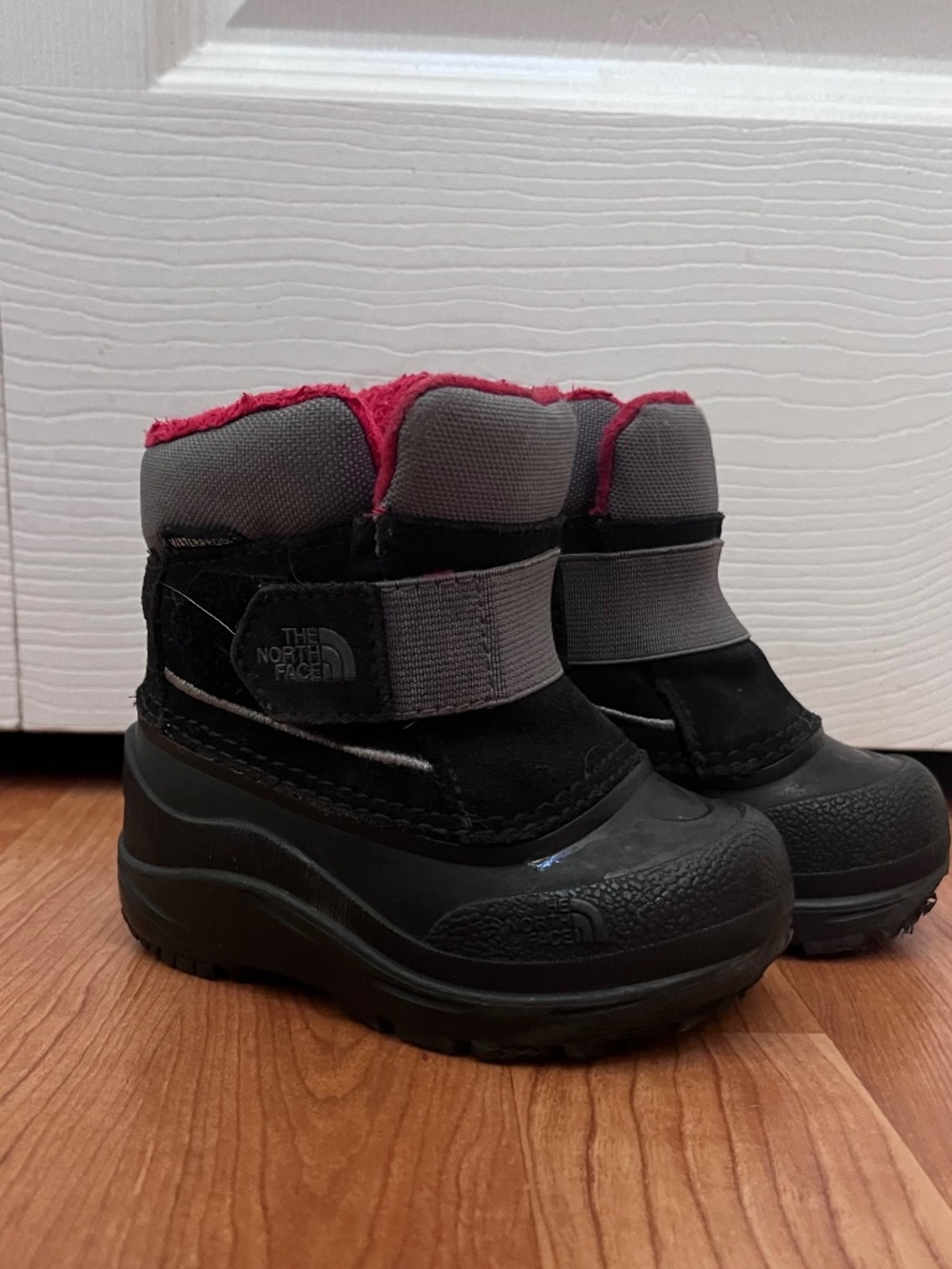 The North Face Toddler Snow Boots Black Gray Red Size 5